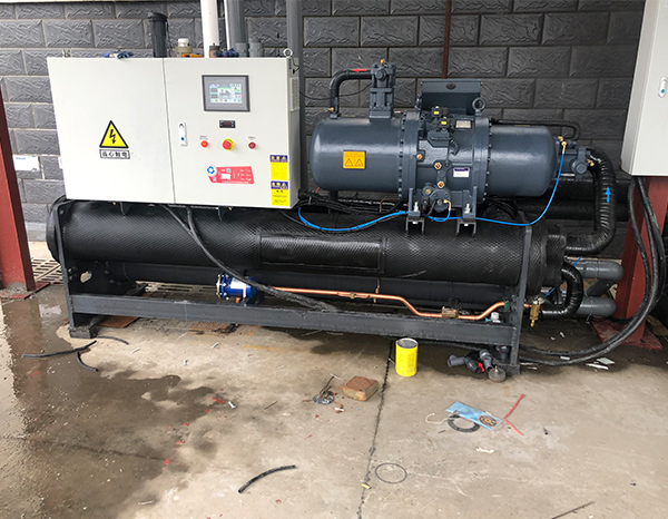 工業(yè)冷水機組